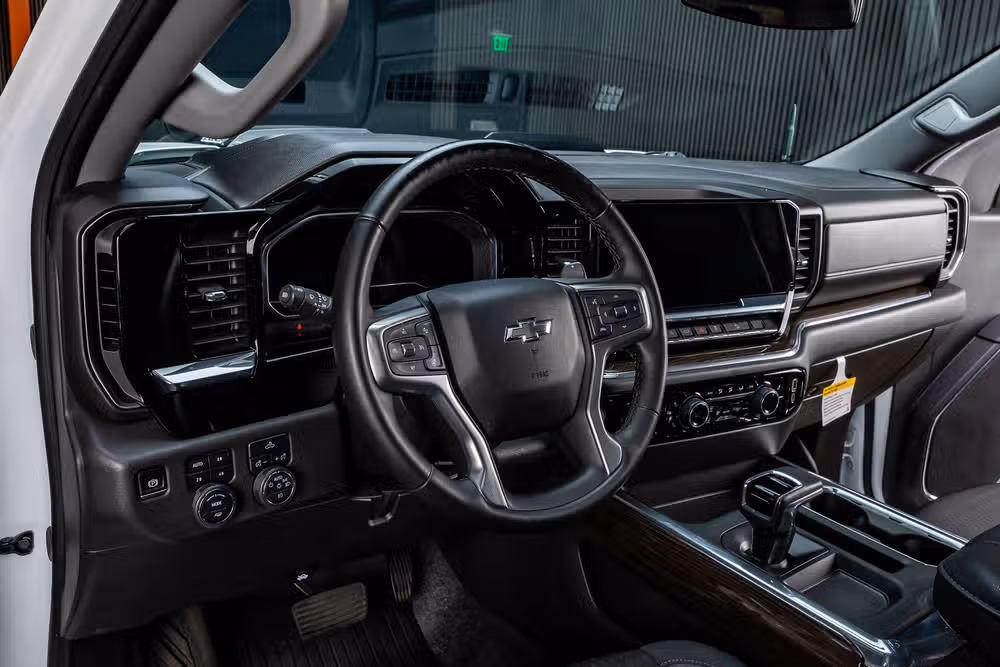 2024 Chevrolet Silverado 1500 LT Trail Boss Crew Cab Image 17