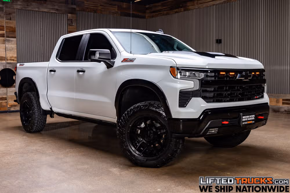 2024 Chevrolet Silverado 1500 LT Trail Boss Crew Cab Image 1