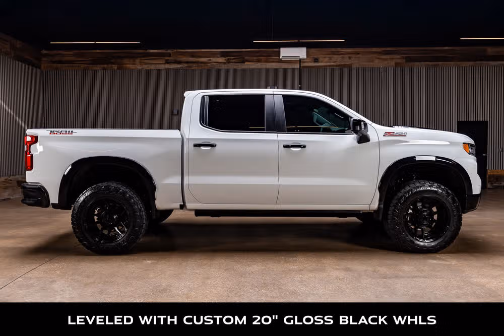 2024 Chevrolet Silverado 1500 LT Trail Boss Crew Cab Image 10