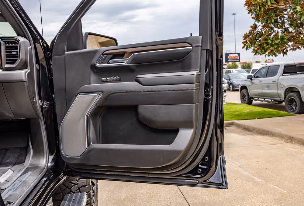 2024 Chevrolet Silverado 1500 High Country Crew Cab Image 38