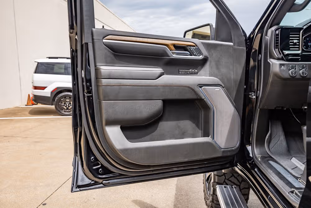 2024 Chevrolet Silverado 1500 High Country Crew Cab Image 37