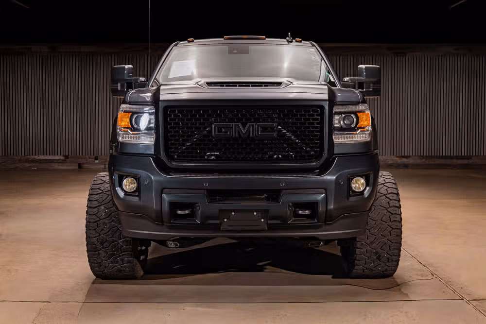 2017 GMC Sierra 2500HD Denali Crew Cab Image 2