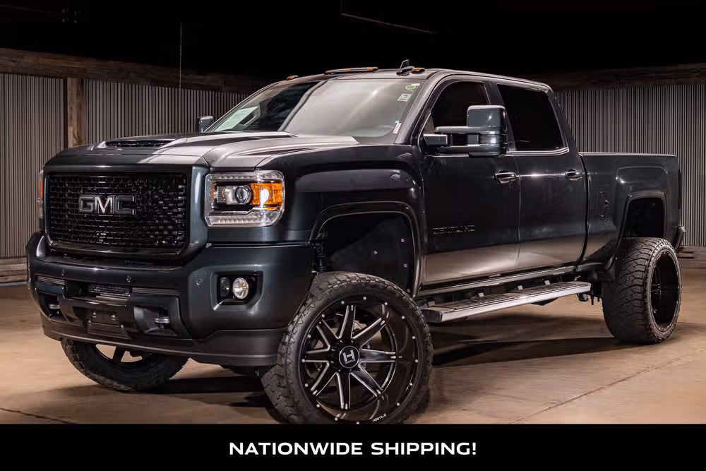2017 GMC Sierra 2500HD Denali Crew Cab Image 4