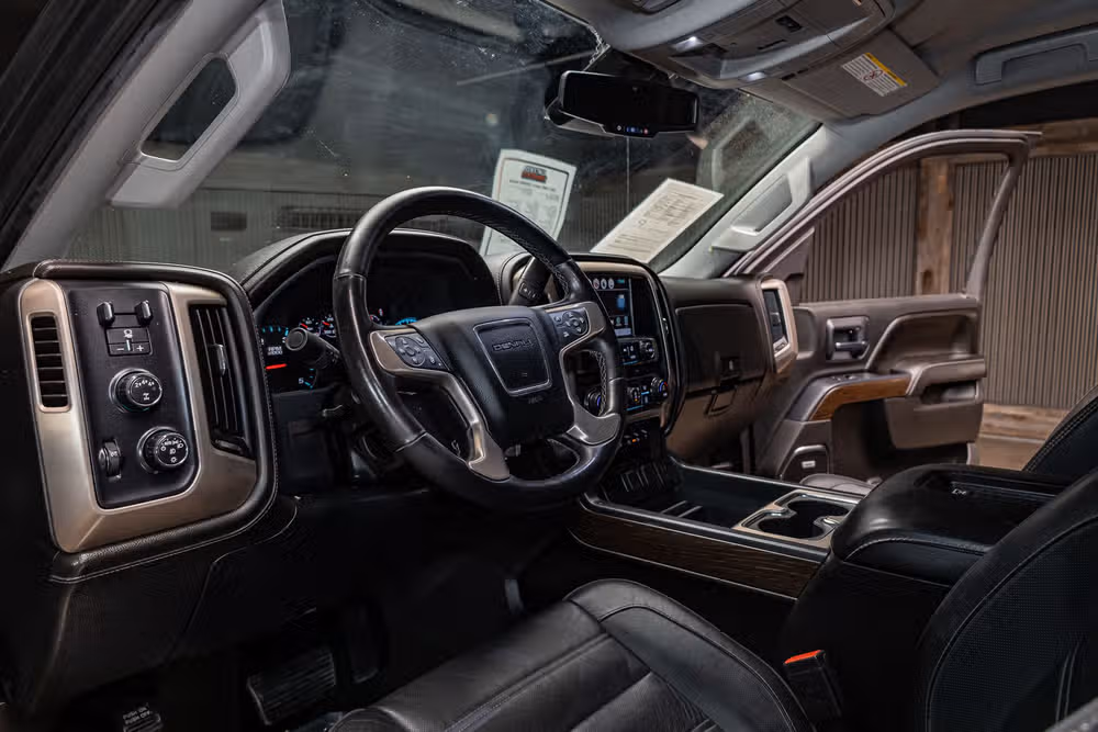 2017 GMC Sierra 2500HD Denali Crew Cab Image 12