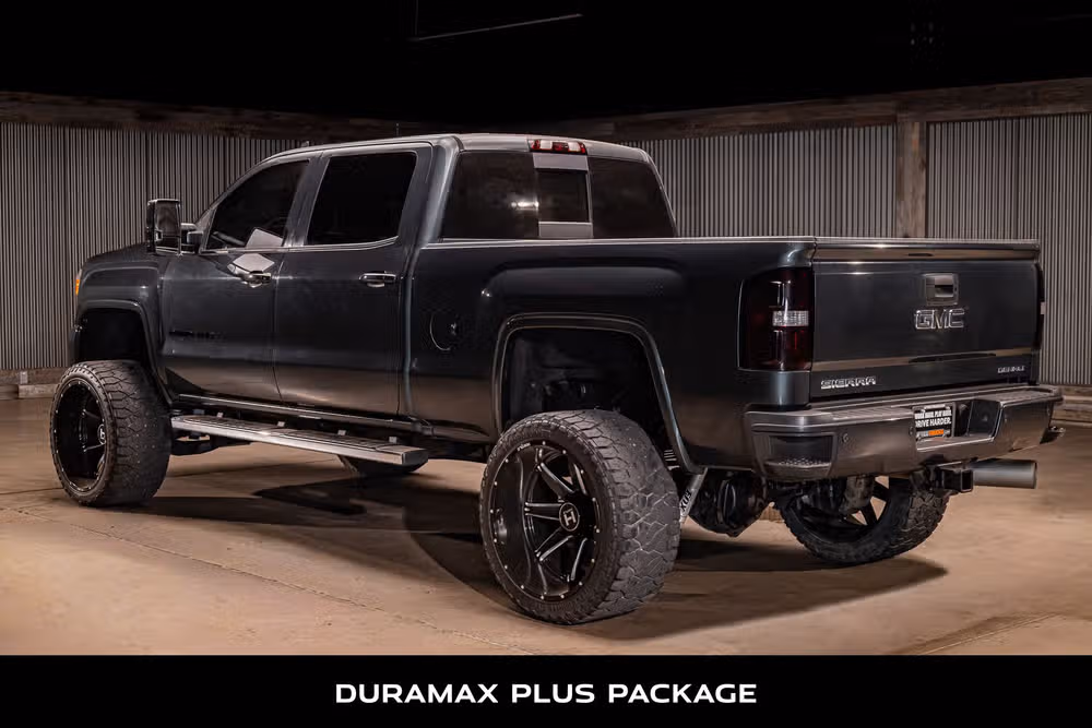 2017 GMC Sierra 2500HD Denali Crew Cab Image 6