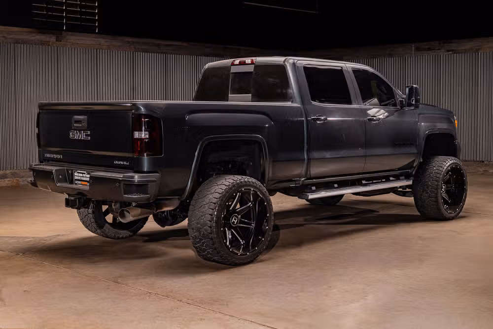 2017 GMC Sierra 2500HD Denali Crew Cab Image 9