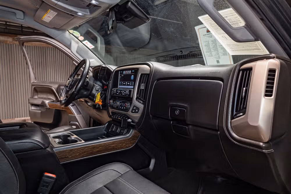 2017 GMC Sierra 2500HD Denali Crew Cab Image 15