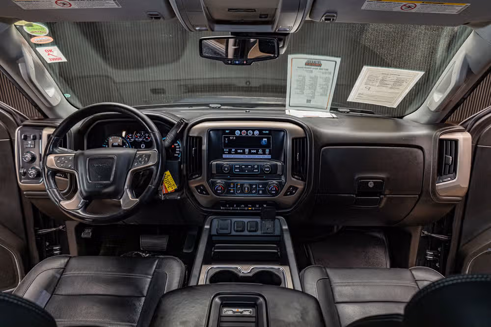 2017 GMC Sierra 2500HD Denali Crew Cab Image 14