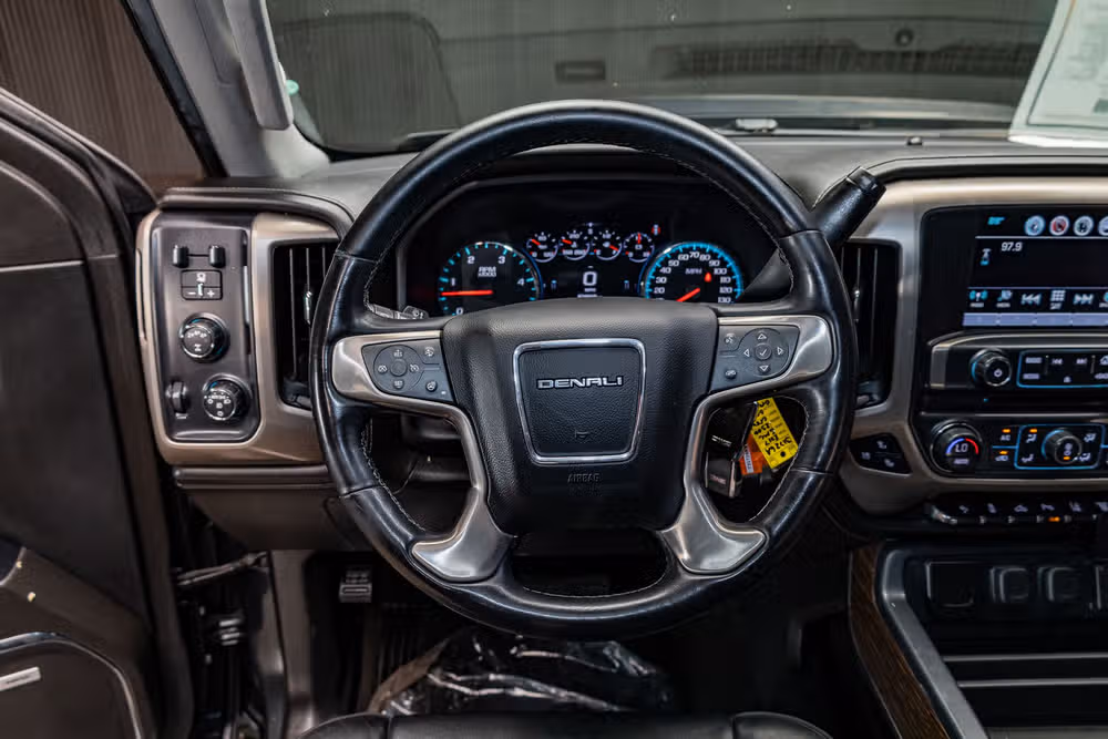 2017 GMC Sierra 2500HD Denali Crew Cab Image 13