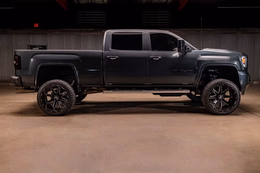 2017 GMC Sierra 2500HD Denali Crew Cab Image 10