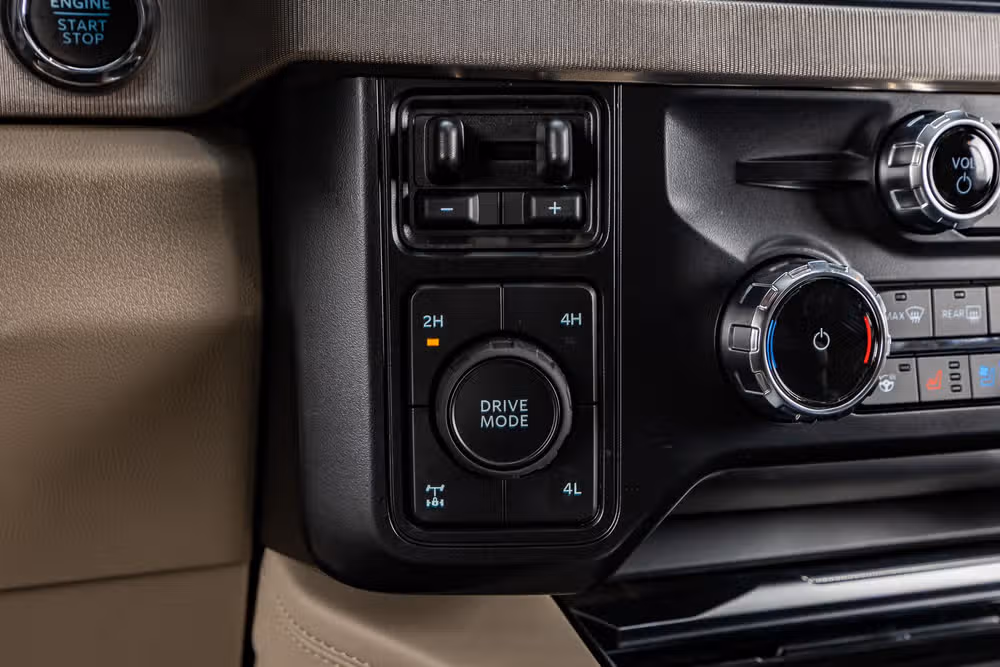 2026 Ford F-350 Super Duty Platinum Plus Crew Cab Image 24
