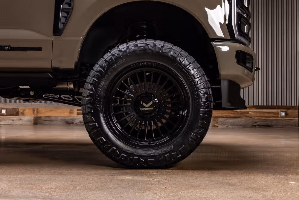 2026 Ford F-350 Super Duty Platinum Plus Crew Cab Image 12
