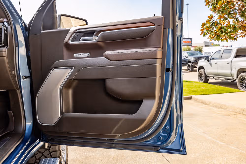 2025 GMC Sierra 1500 Denali Crew Cab Image 38