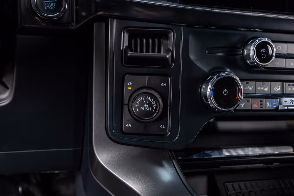 2026 Ford F-150 Lariat SuperCrew Image 24