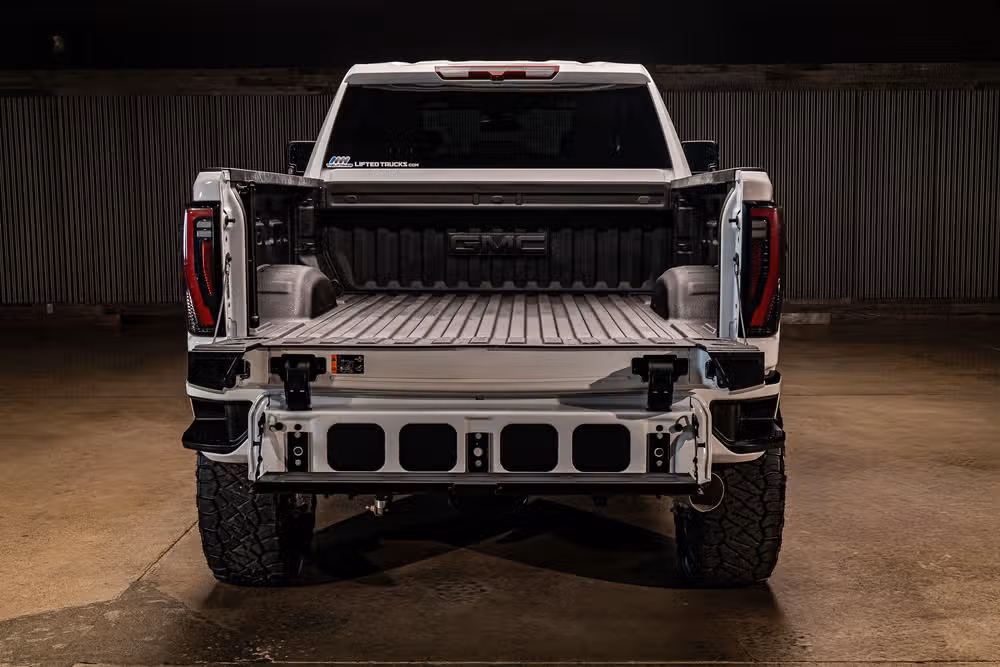 2025 GMC Sierra 2500HD AT4 Crew Cab Image 9