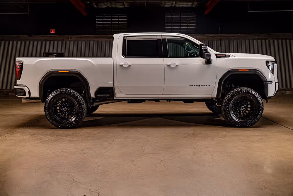 2025 GMC Sierra 2500HD AT4 Crew Cab Image 11