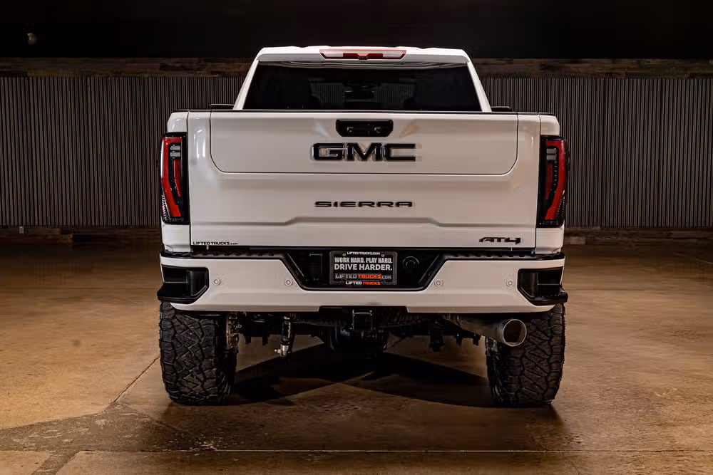 2025 GMC Sierra 2500HD AT4 Crew Cab Image 8