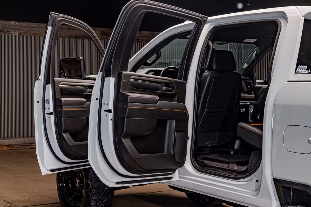 2025 GMC Sierra 2500HD AT4 Crew Cab Image 31