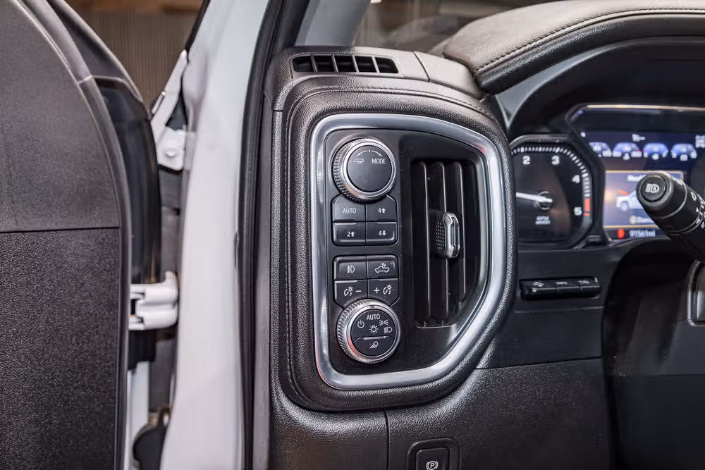 2021 GMC Sierra 3500HD Denali Crew Cab Image 16