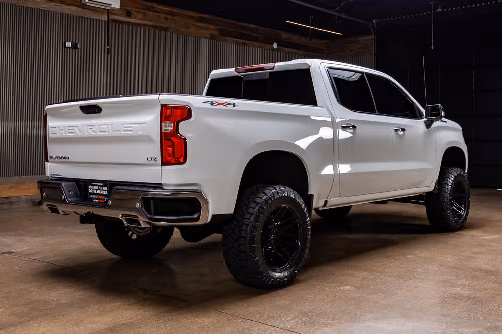 2025 Chevrolet Silverado 1500 LTZ Crew Cab Image 10