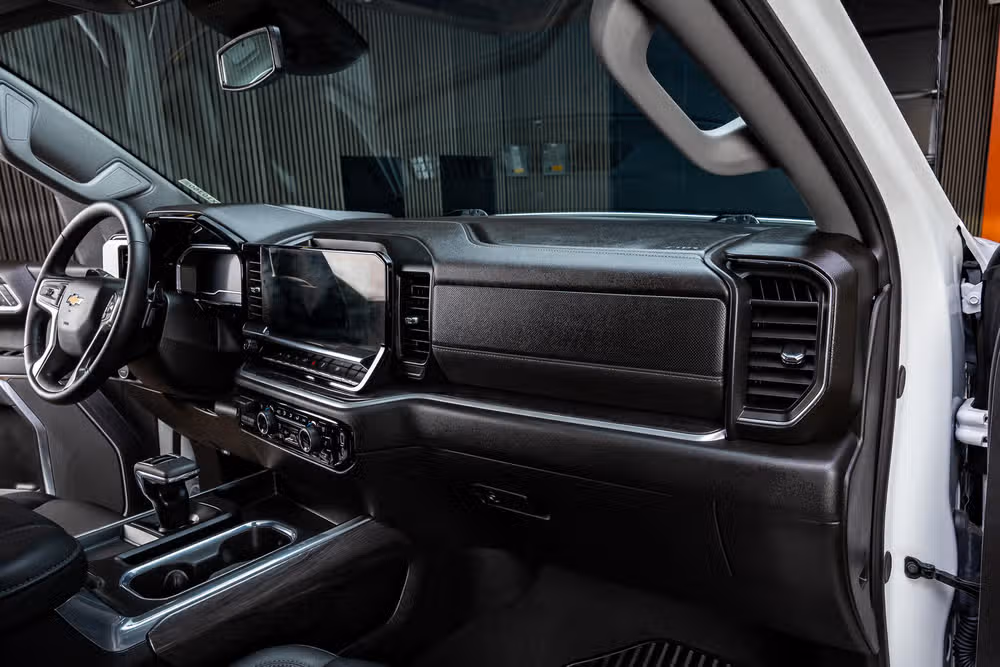 2025 Chevrolet Silverado 1500 LTZ Crew Cab Image 17