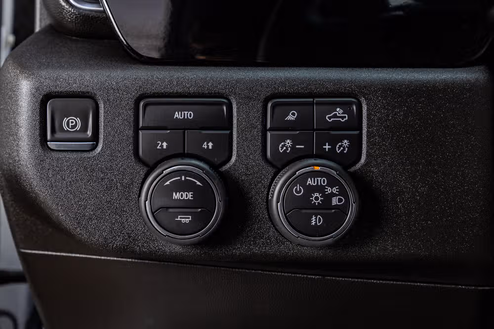2025 Chevrolet Silverado 1500 LTZ Crew Cab Image 21