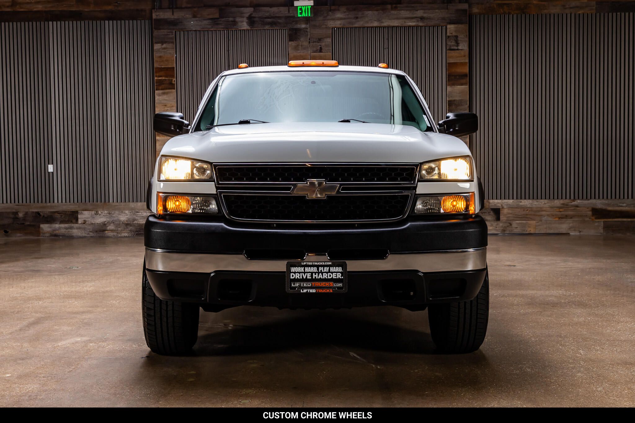 View vehicle photo 2