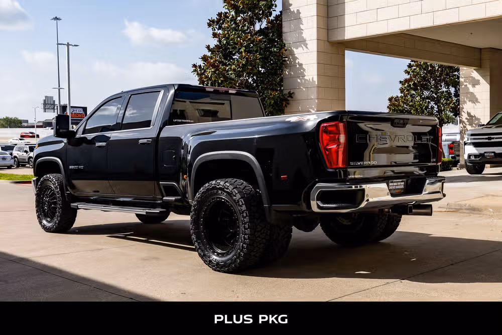 2025 Chevrolet Silverado 3500HD LTZ Crew Cab Image 7