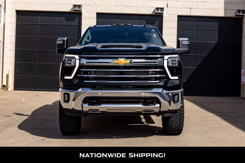 2025 Chevrolet Silverado 3500HD LTZ Crew Cab Image 4