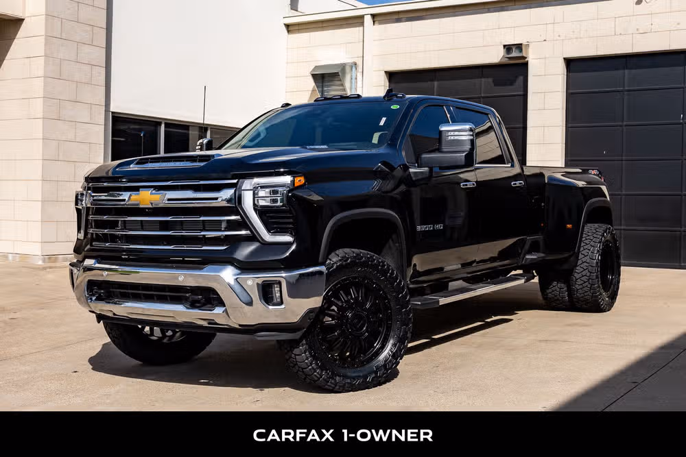 2025 Chevrolet Silverado 3500HD LTZ Crew Cab Image 5