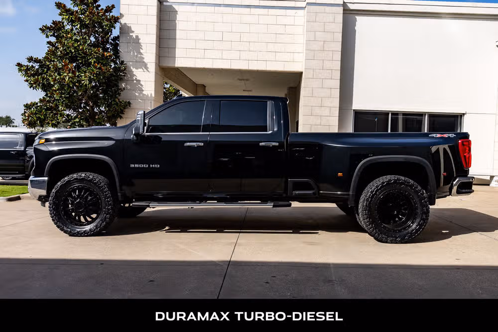 2025 Chevrolet Silverado 3500HD LTZ Crew Cab Image 6