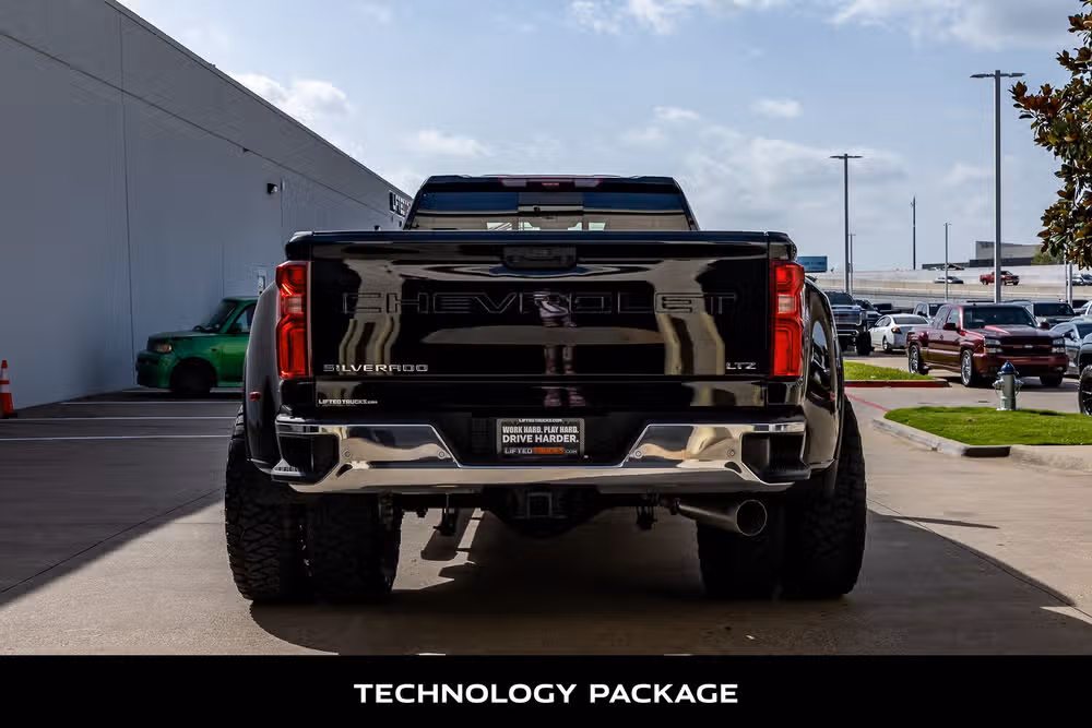 2025 Chevrolet Silverado 3500HD LTZ Crew Cab Image 8