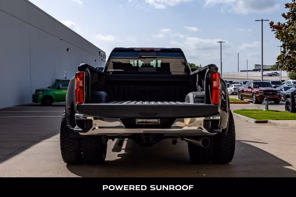 2025 Chevrolet Silverado 3500HD LTZ Crew Cab Image 9