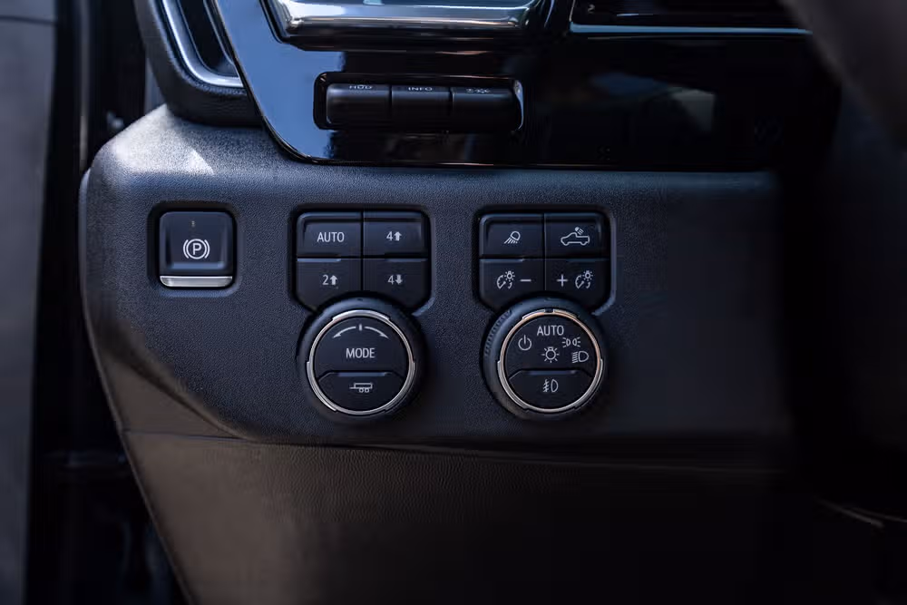 2025 Chevrolet Silverado 3500HD LTZ Crew Cab Image 22