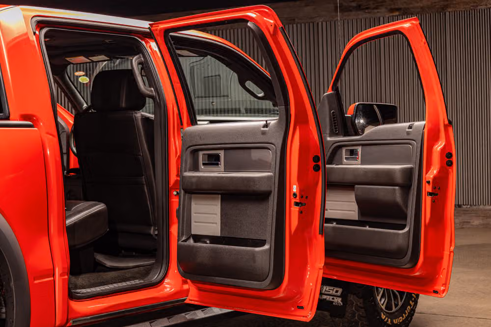 2014 Ford F-150 SVT Raptor SuperCrew Image 30