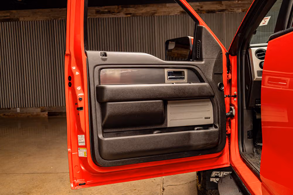 2014 Ford F-150 SVT Raptor SuperCrew Image 29