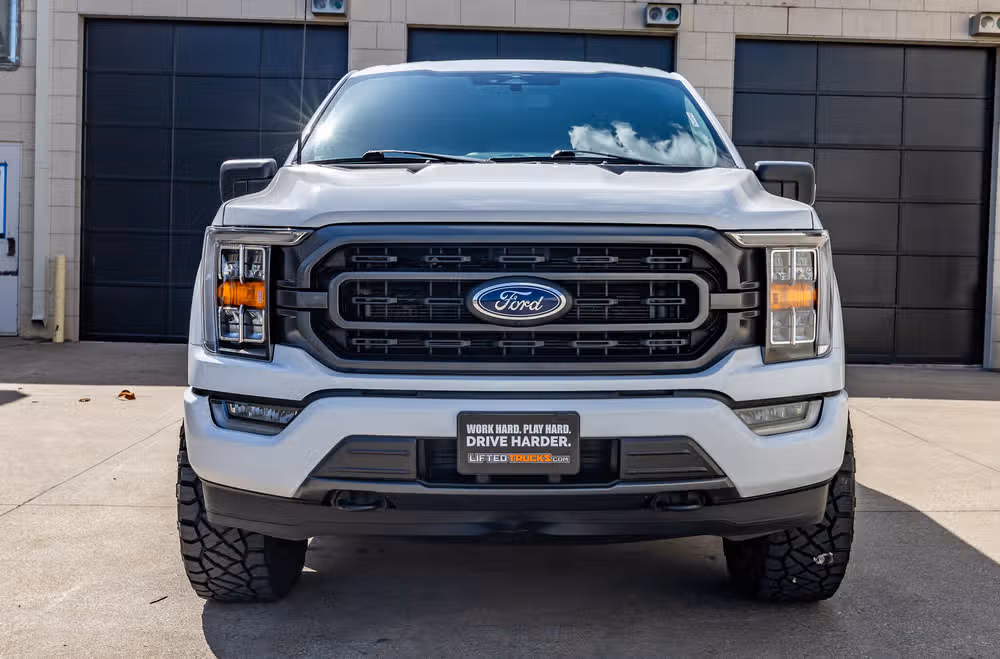 2023 Ford F-150 XLT SuperCrew Image 4