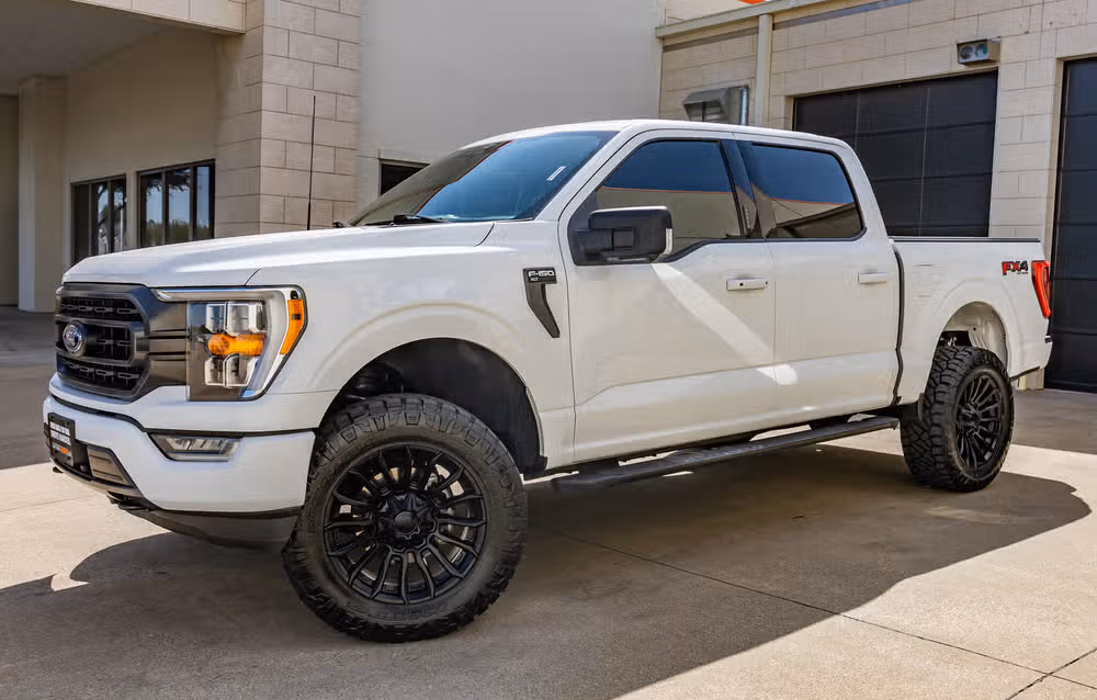2023 Ford F-150 XLT SuperCrew Image 5