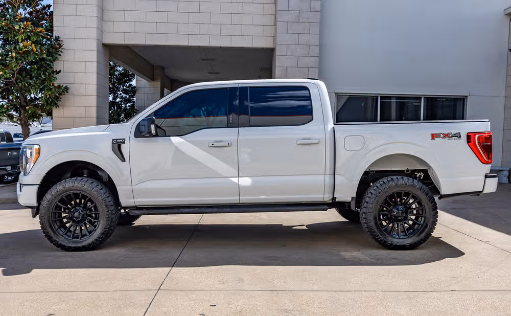 2023 Ford F-150 XLT SuperCrew Image 6