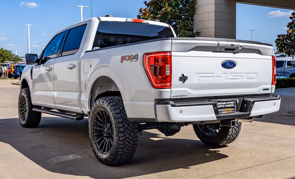 2023 Ford F-150 XLT SuperCrew Image 7