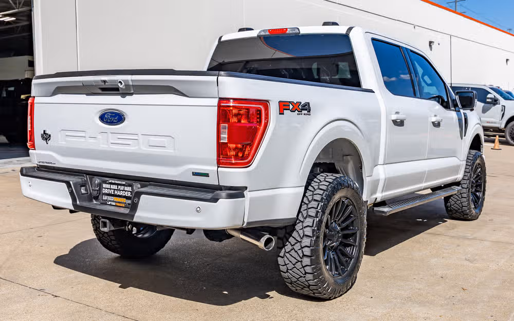 2023 Ford F-150 XLT SuperCrew Image 10