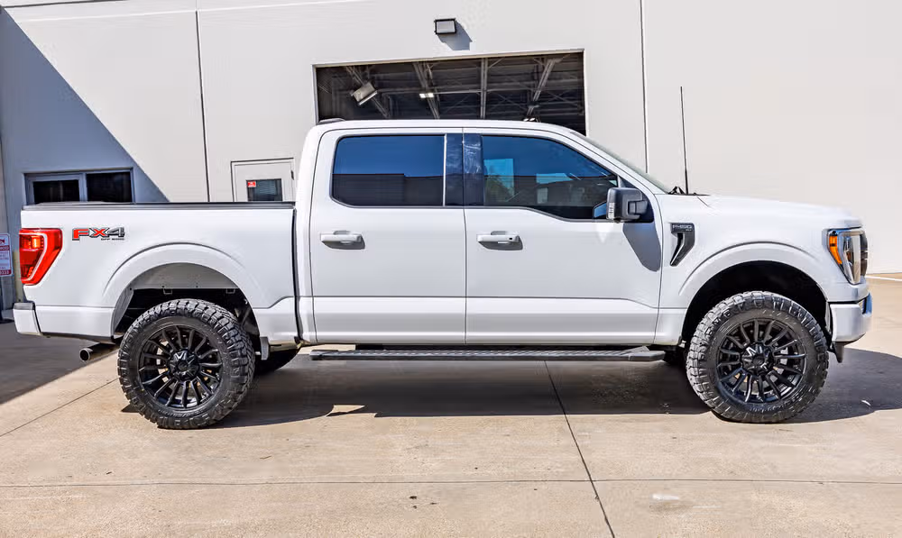 2023 Ford F-150 XLT SuperCrew Image 11