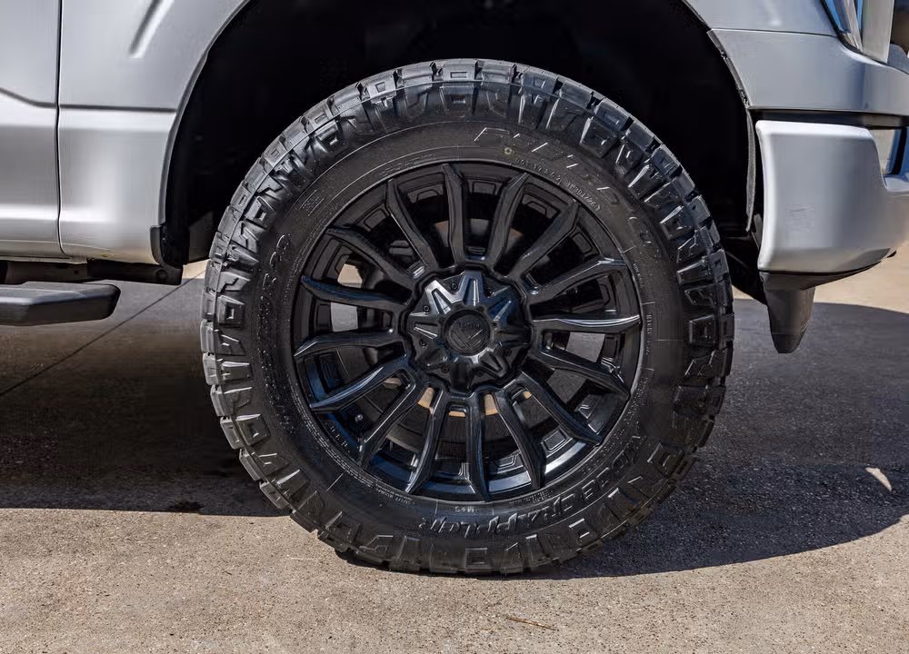 2023 Ford F-150 XLT SuperCrew Image 12