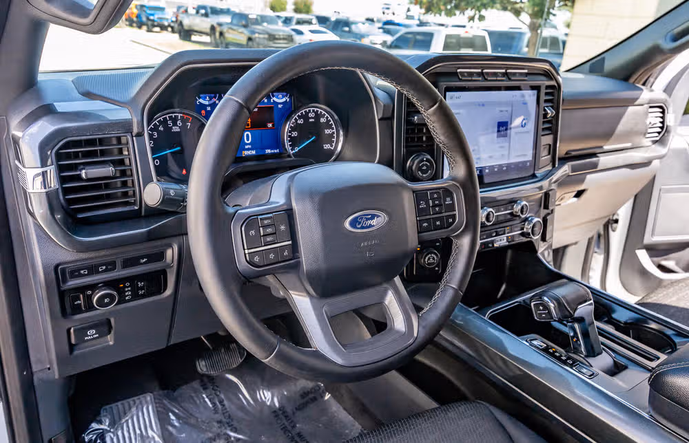 2023 Ford F-150 XLT SuperCrew Image 17