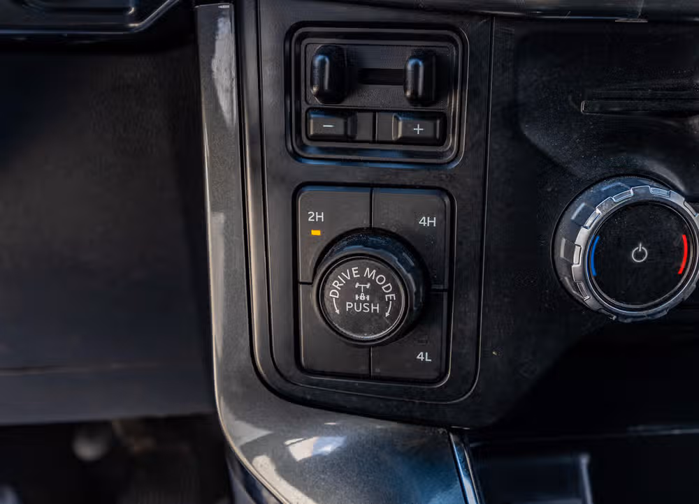 2023 Ford F-150 XLT SuperCrew Image 24