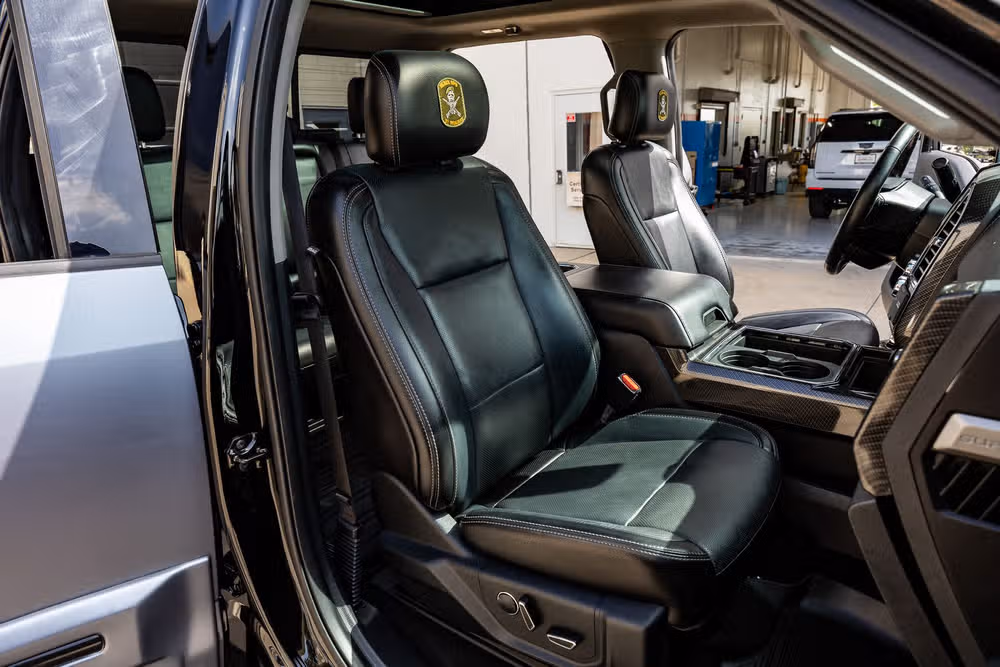 2017 Ford F-250 Super Duty Lariat Crew Cab Image 31