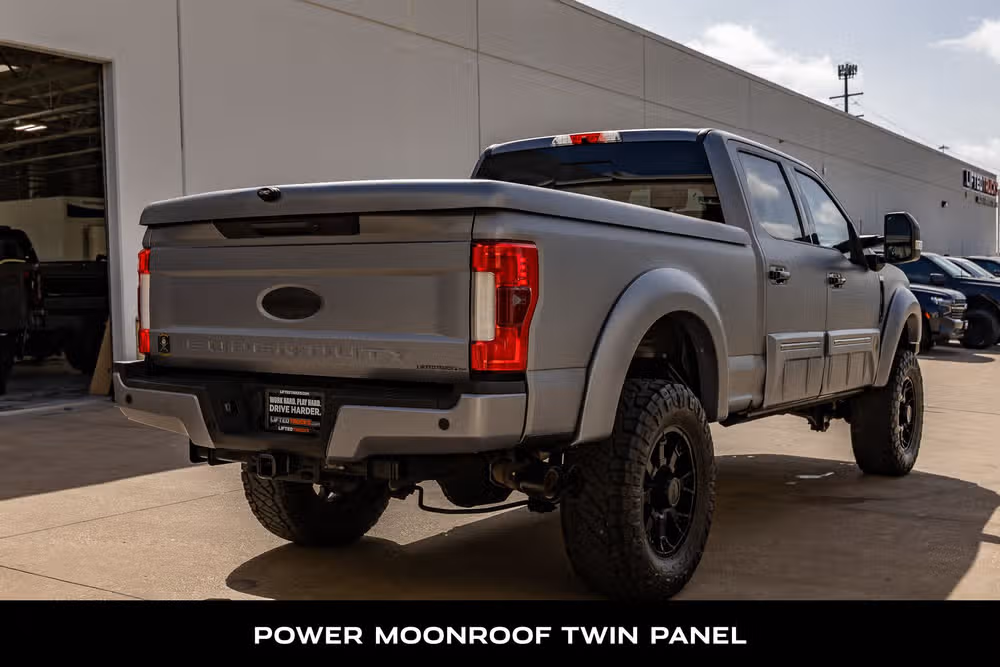 2017 Ford F-250 Super Duty Lariat Crew Cab Image 9