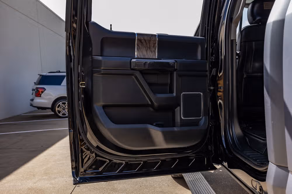 2017 Ford F-250 Super Duty Lariat Crew Cab Image 38