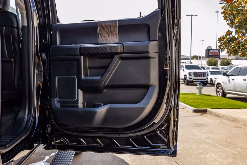 2017 Ford F-250 Super Duty Lariat Crew Cab Image 39
