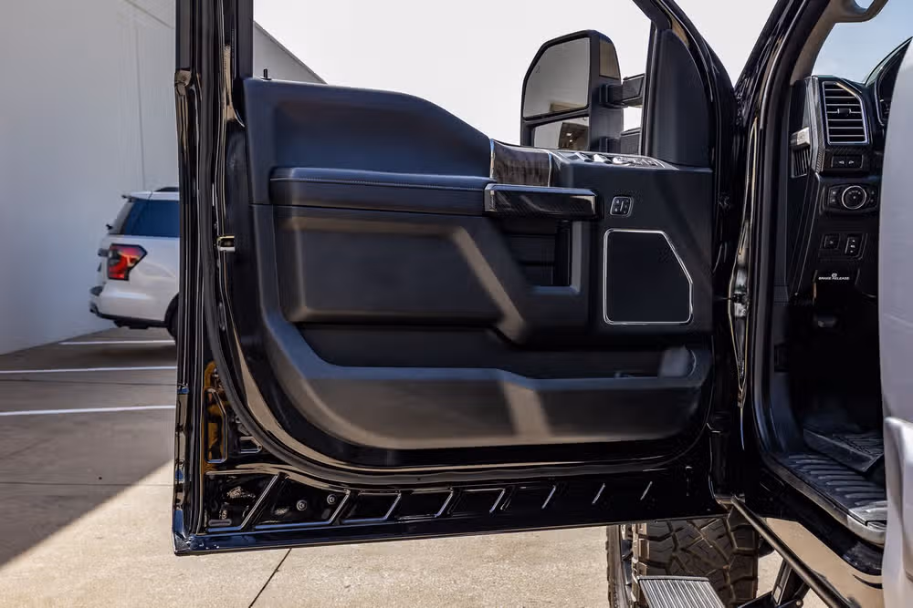 2017 Ford F-250 Super Duty Lariat Crew Cab Image 36